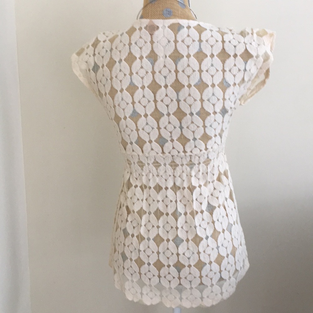 Creme and lace v-neck top - Picture 3 of 8